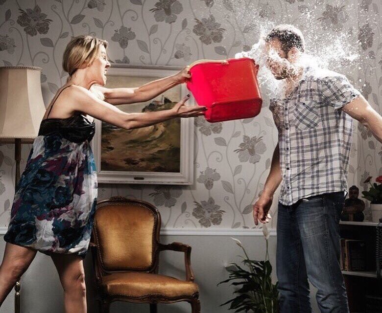 Если ваша жена часто проявляет истеричное поведение, важно помнить, что ее эмоции и реакции имеют корни и причины. Вот несколько советов о том, что можно сделать в такой ситуации:

1. Будьте эмпатичным: попытайтесь понять, какие факторы могут вызвать стресс или привести к истерике. Показывайте понимание и сострадание, а не осуждение.

2. Сохраняйте спокойствие: не будьте провокационными или агрессивными. Оставайтесь спокойными и контролируйте свое поведение, чтобы уменьшить напряжение в отношениях.

3. Предложите ей время для отдыха и самообъяснения: предложите жене некоторое время для самостоятельного успокоения и обдумывания своих эмоций. После этого она может быть более готова обсудить свои чувства и причины своего поведения.

4. Предложите помощь: спросите, как вы можете поддержать ее в трудные моменты. Предложите ваше участие в решении проблем и улучшении ситуации.

5. Обратитесь за помощью к профессионалам: в некоторых случаях истеричное поведение может быть связано с психическими или эмоциональными проблемами. Размышления об обращении к психологу или семейному терапевту могут быть полезными.

Важно помнить, что каждый человек уникален, и причины истерического поведения могут быть разными. Подход к решению проблемы должен быть индивидуальным и основываться на взаимном уважении и доверии.