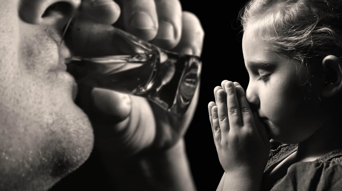    Перед зачатием ребенка от алкоголя нужно отказываться не только будущим матерям, но и отцам