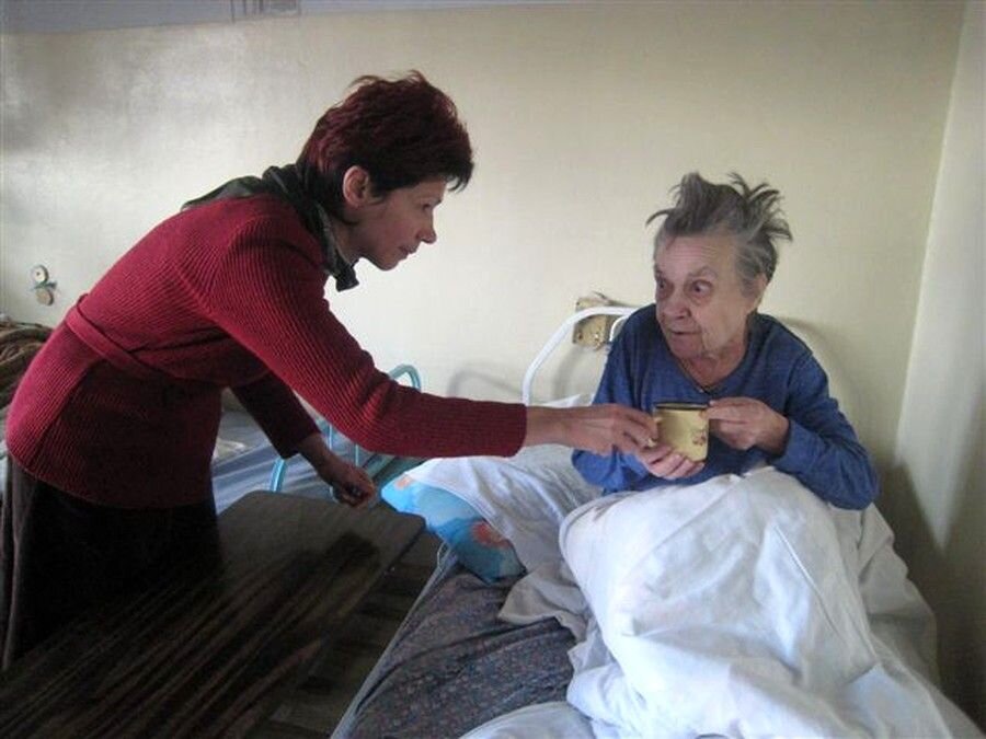 Уход за психически больными свой дом. Больные психическими расстройствами. Пациент с деменцией. Инвалиды с психическими расстройствами