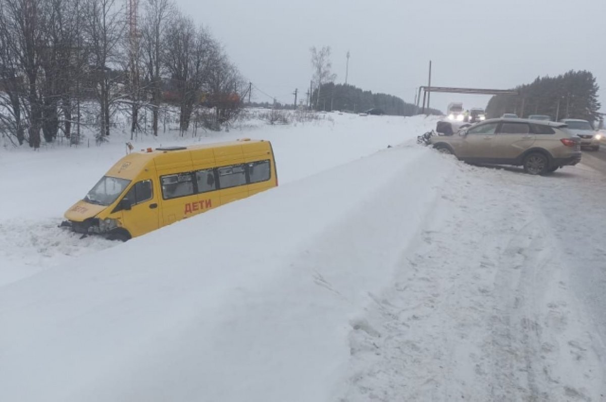    По последним данным, после ДТП в Игринском районе к врачам обратились 14 человек.