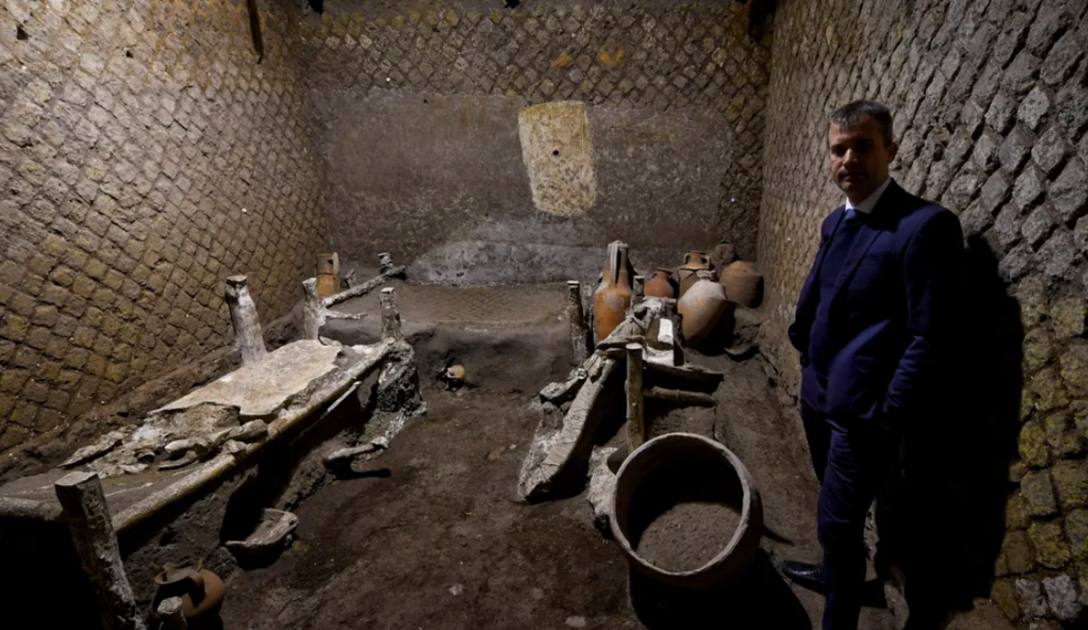 Обнаруженная при раскопках в Помпеях древнеримская комната рабов. В таких вот условиях невольники жили 2 тысячи лет назад