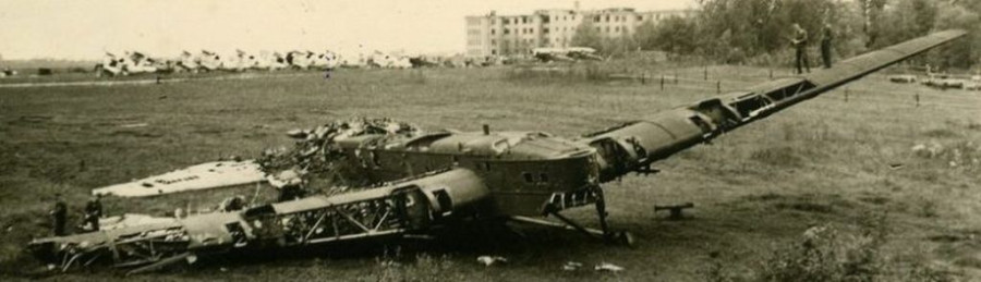 Останки АНТ-20 после катастрофы.