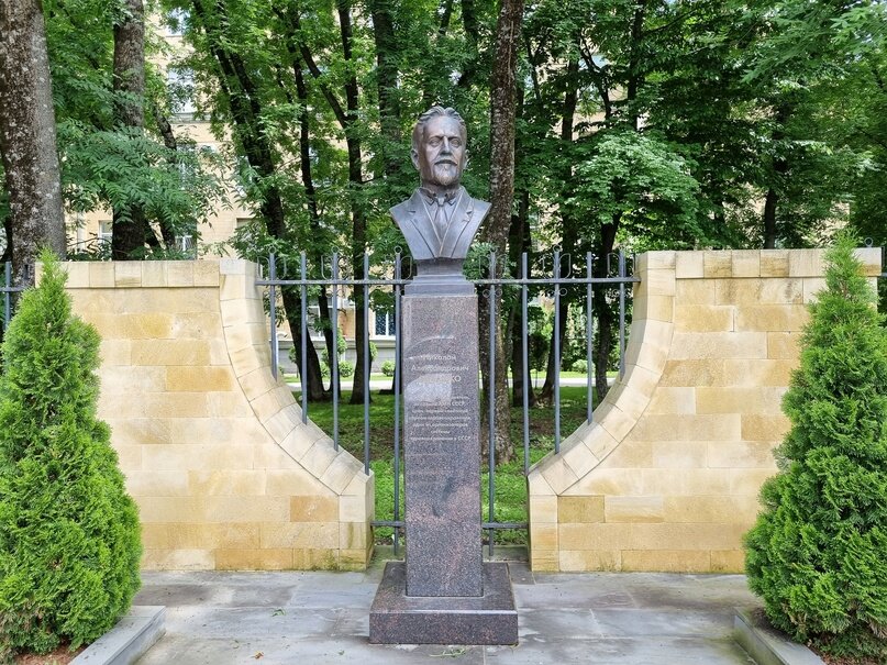 Памятник-бюст Н.А. Семашко (2023 г., фото автора)