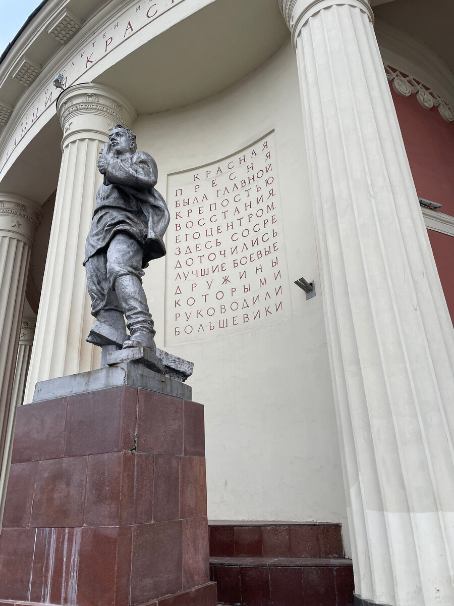 Красная Пресня была главной крепостью восстания, его центром.Здесь сосредоточились лучшие боевые дружины, которыми руководили большевики.