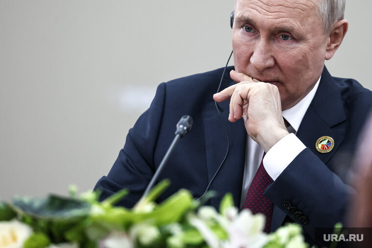    Владимир Путин еще не выбрал новогодний подарок