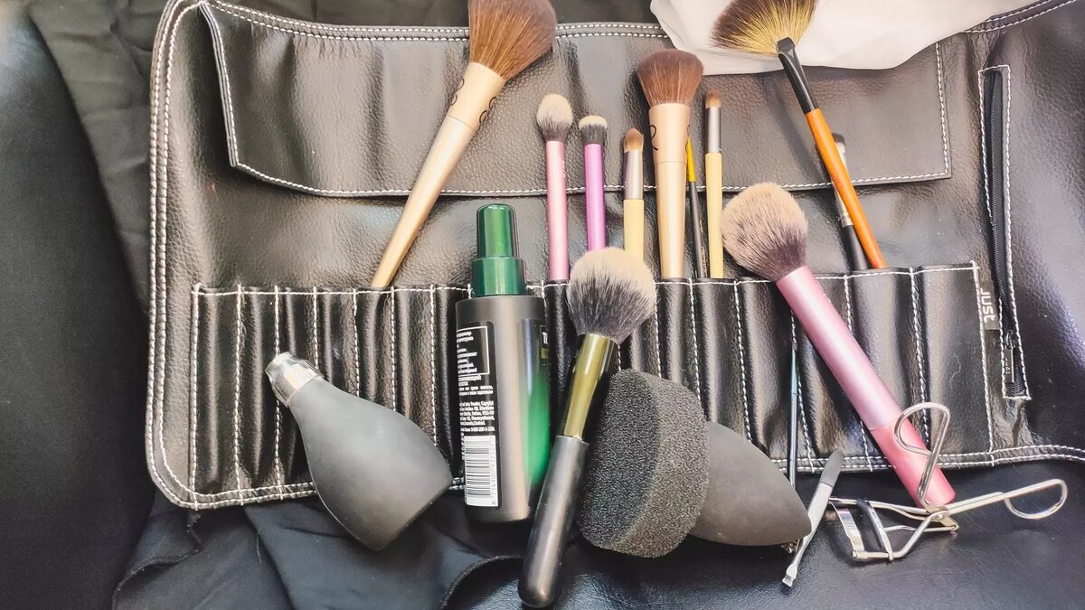     «ПМ» узнал в красноярских салонах красоты, как часто мужчины делают себе маникюр и педикюр.