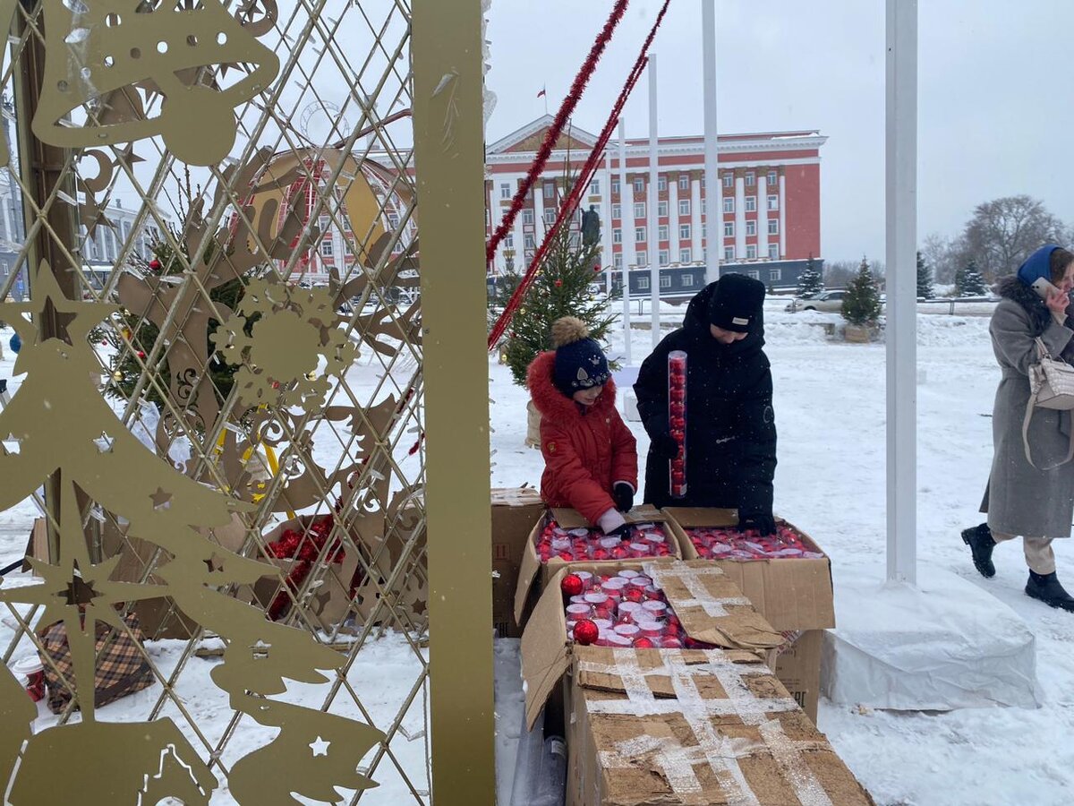    На главной площади Курска преображается «Красный лес»