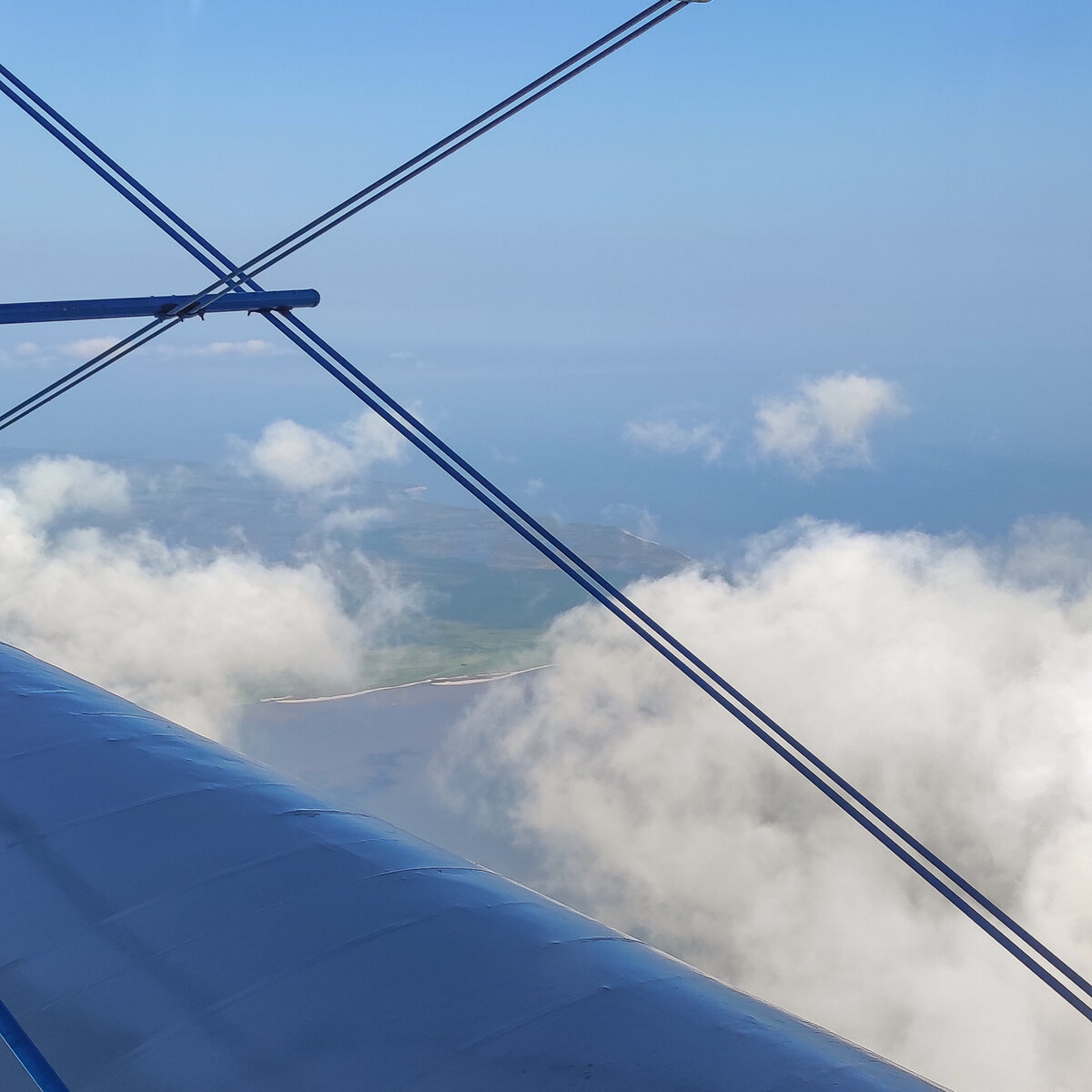 Вдали Абрамовский берег Белого моря.
