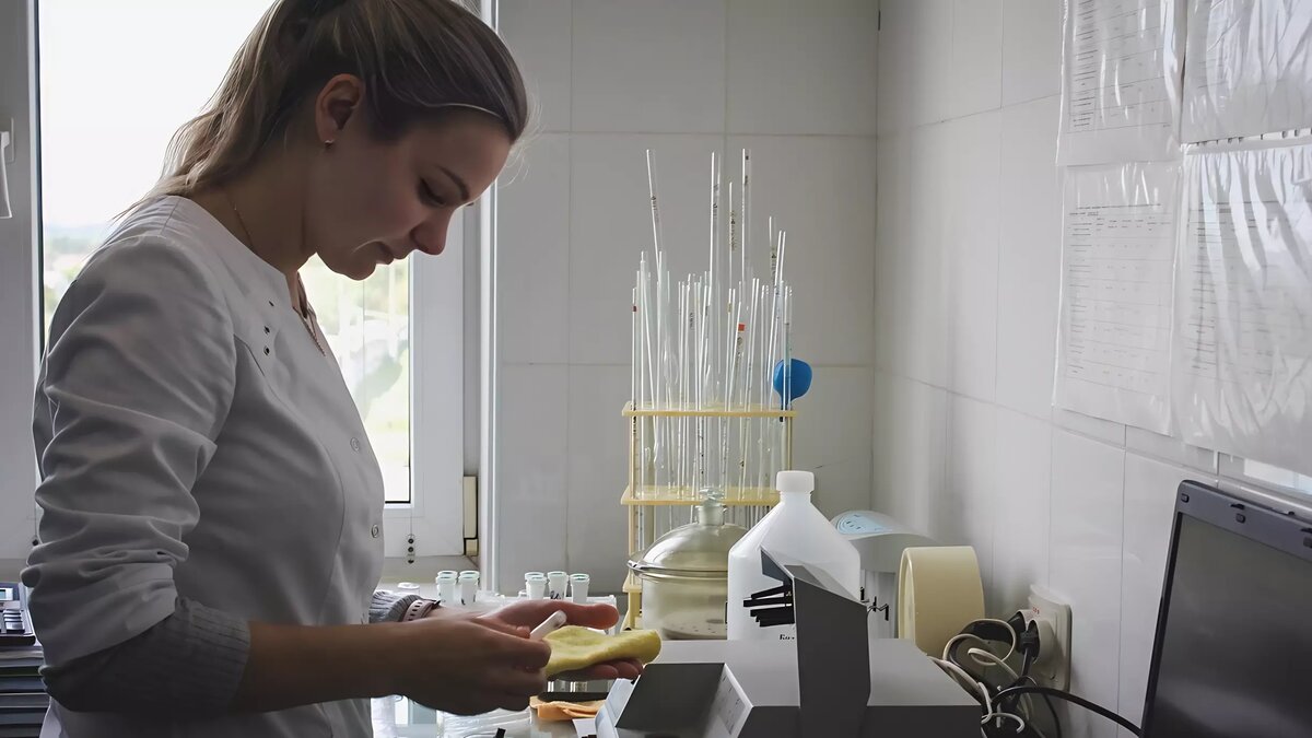     Призывавший увольнять «отказников» и сторонник поголовной вакцинации от Covid из Канады умер в возрасте 33 лет. Предварительная причина — инсульт.