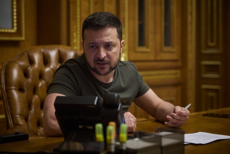    Владимир Зеленский «ведет бой с тенью»