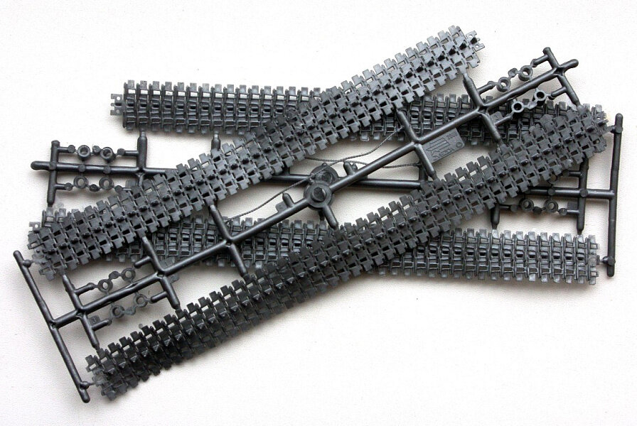 Комплект виниловых гусениц, тросов и прочих деталей