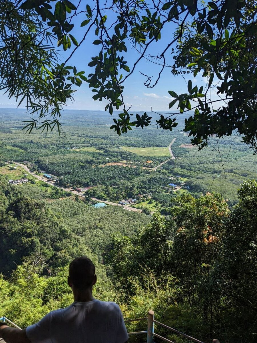 Если захотите отправиться в трекинг в провинции Краби (например на гору дракона), сверяйтесь с прогнозом: в дождь прогулка может стать опасной. Фото: Наран Кикеев