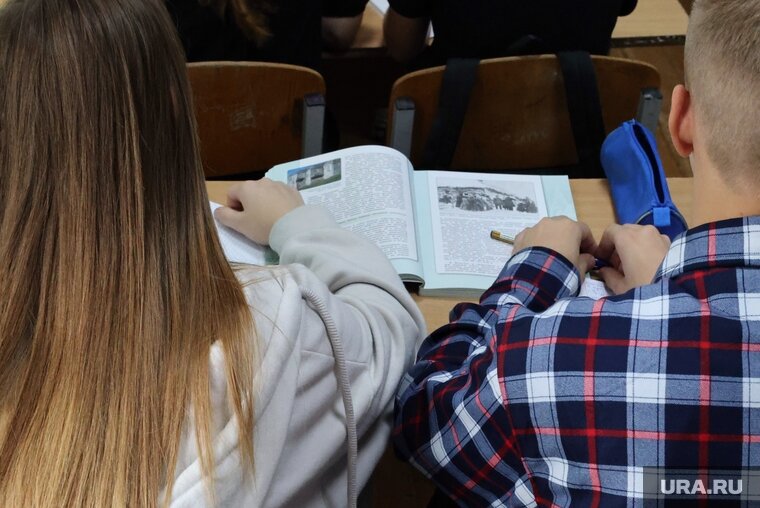    Школьников из холодных классов переведут туда, где тепло