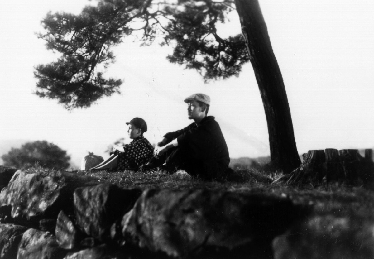 Актер Тисю Рю и актер Харухико Цуда в фильме Ясудзиро Одзу «Был отец» (There Was a Father)