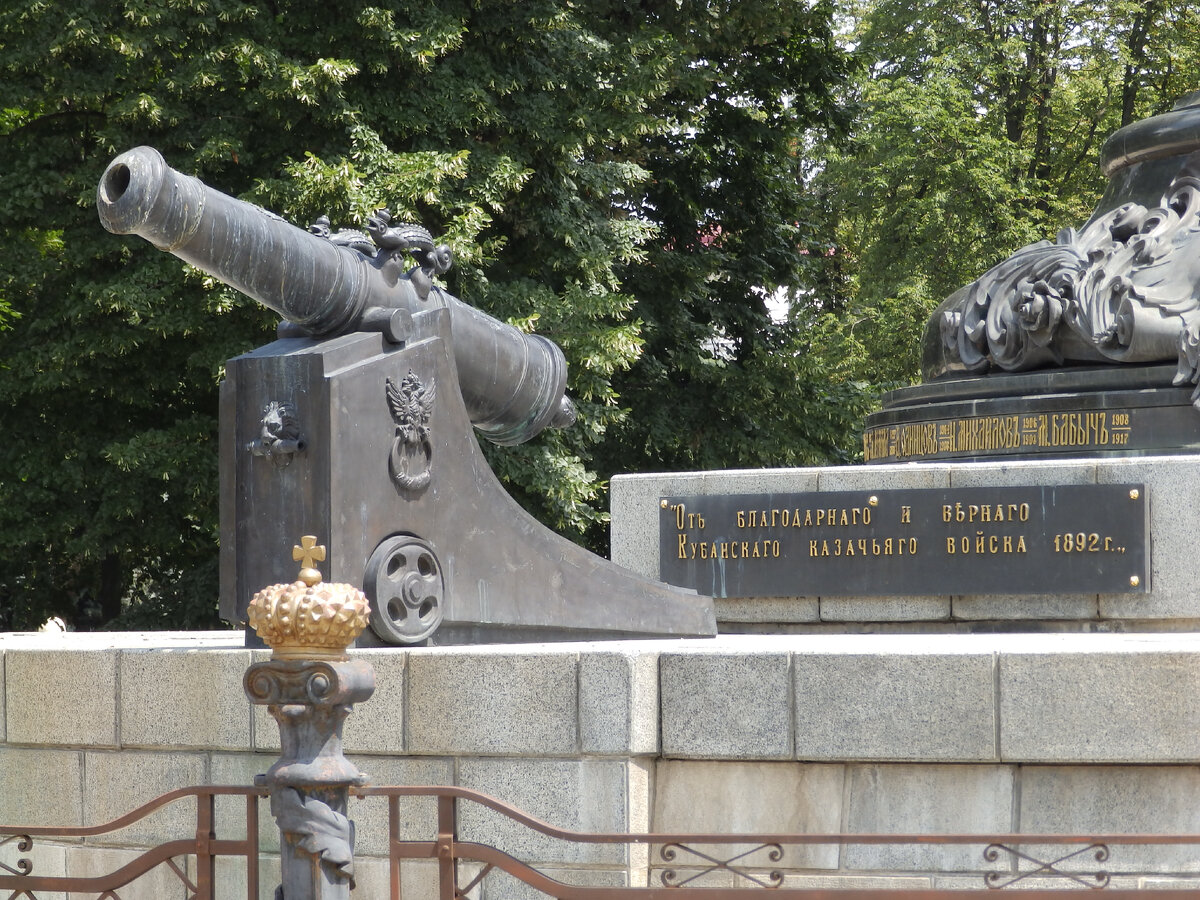 Краснодар/Екатеринодар. Боевой фрагмент памятника Екатерине Великой. Источник: фото автора.