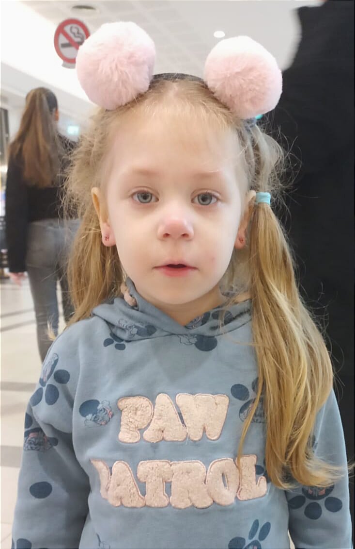 Соня после того, как обрела долгожданные доп. отверстия в теле