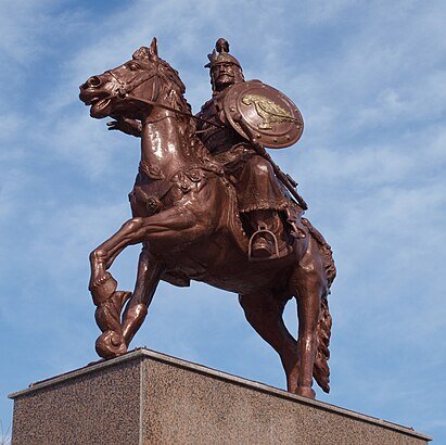 Памятник основателю болгарского государства хану Аспаруху в Стрелче.