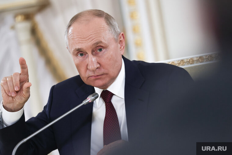    Путин сообщил, что РФ будет только суверенной и самодостаточной державой