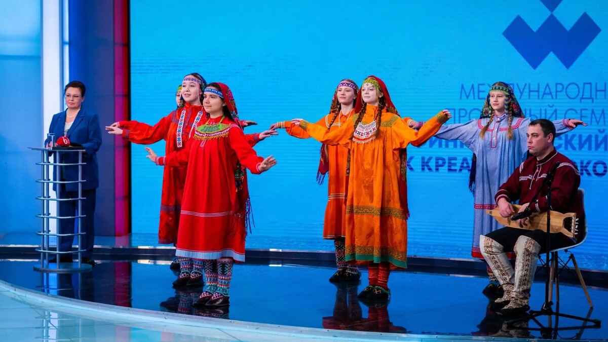     В Ханты-Мансийске стартовал Международный проектный семинар «Финно-угорский вектор к креативной экономике», главной темой которого стало поддержка сохранения и развития самобытных культур, языков, традиций и обычаев народов Российской Федерации, в том числе финно-угорских.