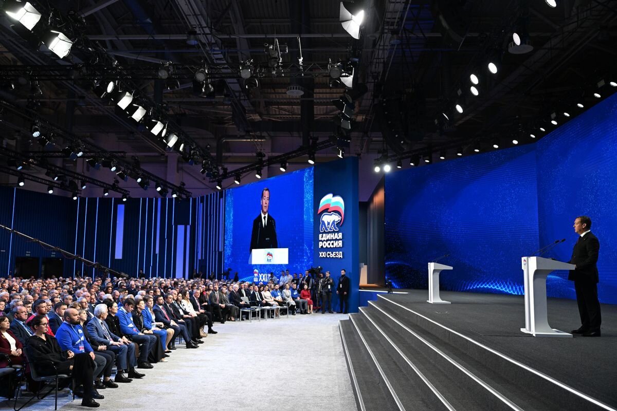    Съезд Единой России единогласно поддержал выдвижение Владимира Путина на выборах президента