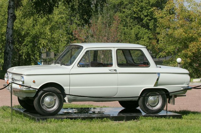    Какая первая машина была у Владимира Путина и кто ее подарил?