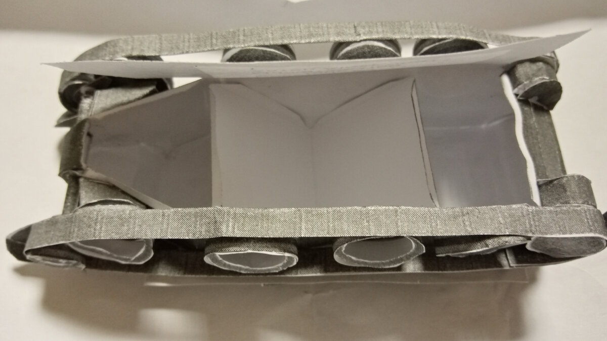 Закрываем корпус.Сборка модели из бумаги БТ-7. Личное фото. 