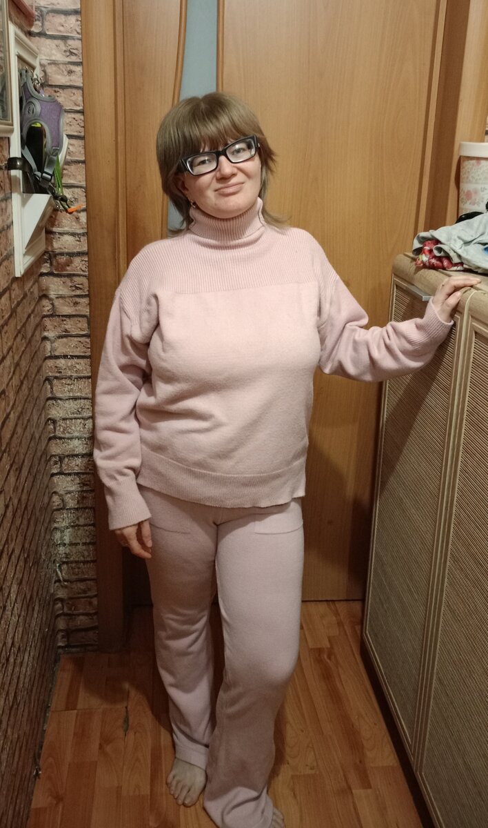 Костюм, который подруга отдала. Длину схожу в ателье укоротить.