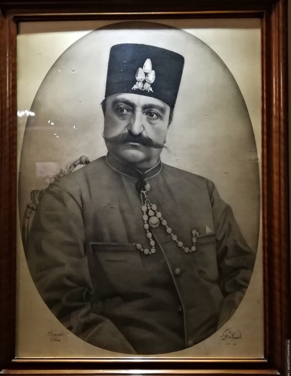 Шах насер эд-дин жены. Гарем насер ад дина. Шах персии насер ад-дин. Иранский шах насер ад-дин. Насер ад дин 1848-1896 портрет.