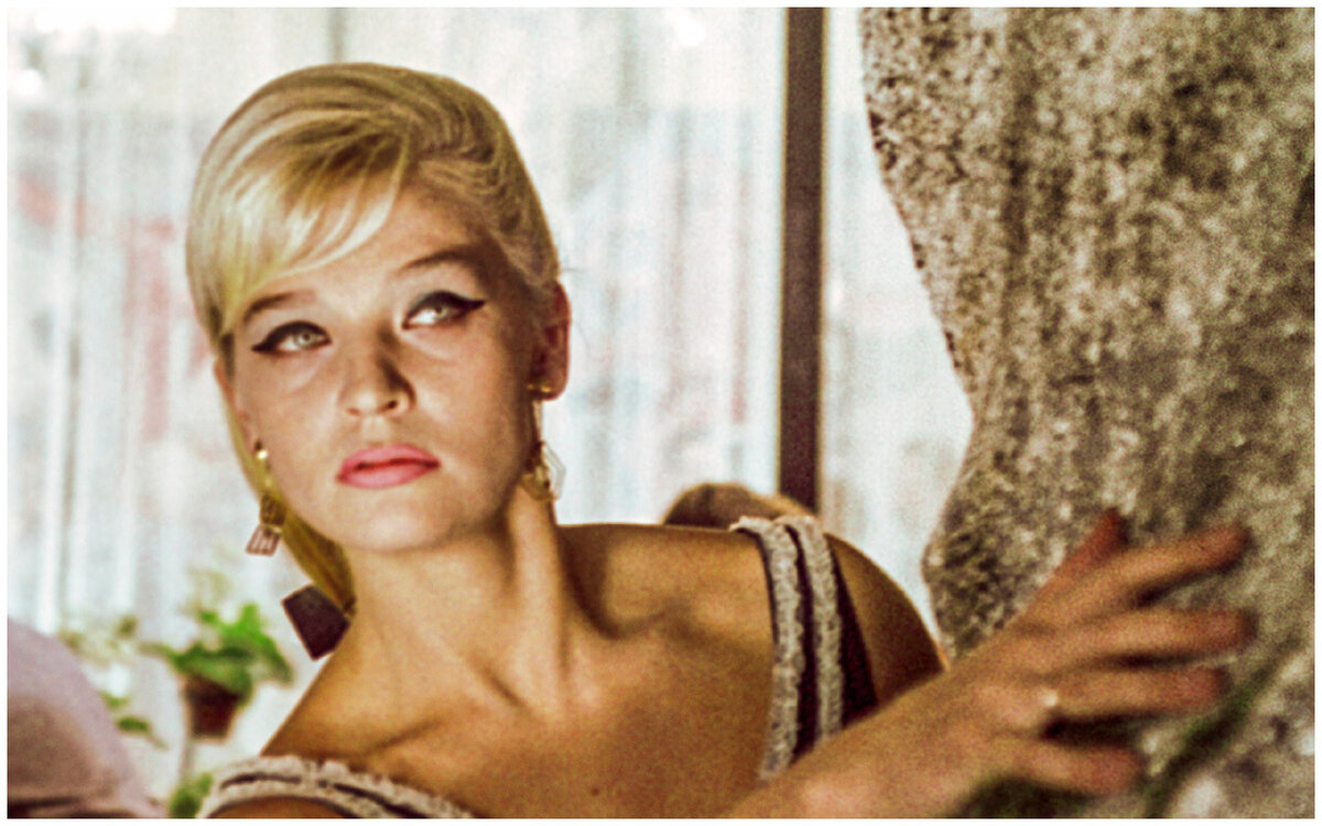 «Бриллиантовая рука». Это антагонист, дама из криминального мира.