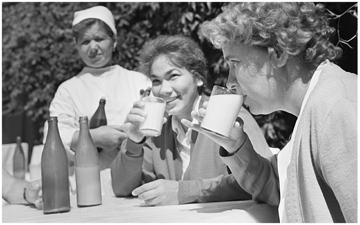 темное фильтрованное пиво. аджубей зять хрущева. Pink lion. лев портер. россия 1960е.