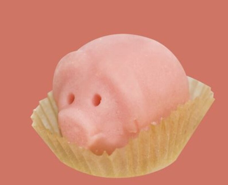 И не просто поросёнок, а Глюкшвайне, т.е. счастливая свинья.