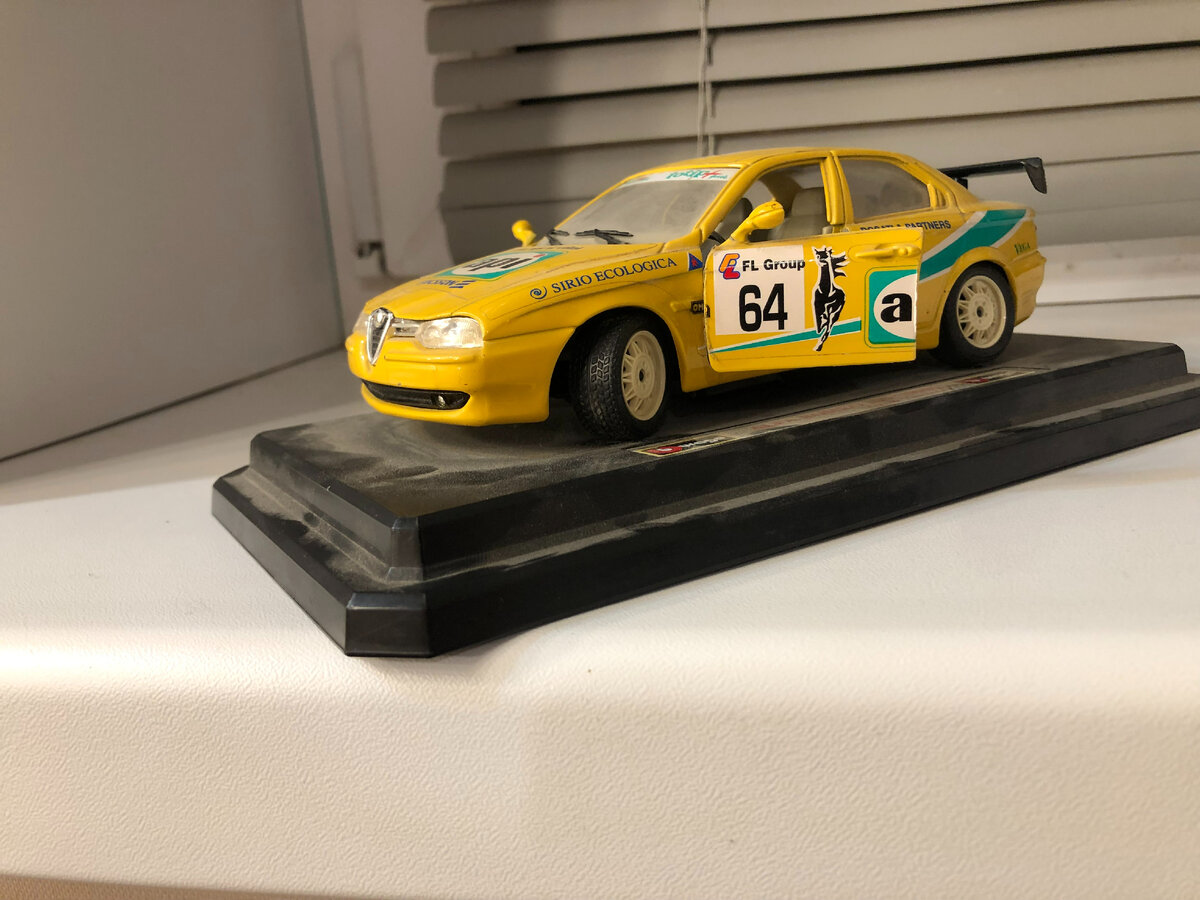 Был куплен в таком же состоянии в пыли, экспонат стоял  на даче у продавца  более 15 лет