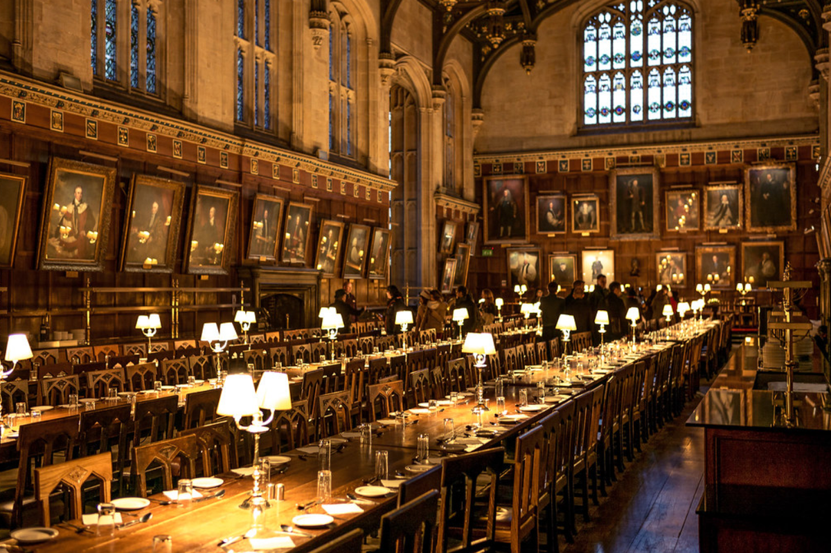 Oxford university metropolitan museum of art big. Оксфорд университет внутри. Крайст-чёрч-колледж Оксфордского университета. Оксфорд Кембридж Гарвард.