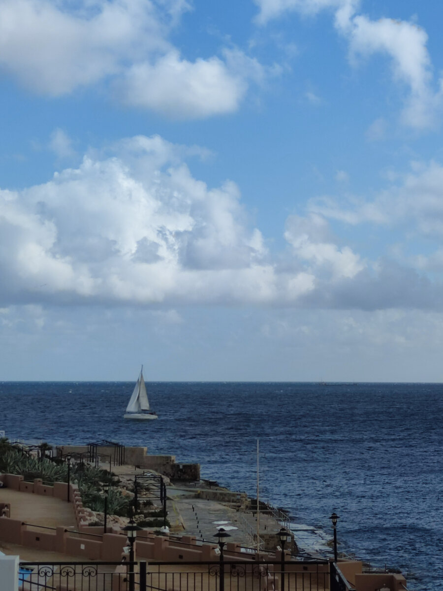 Знакомые с детства строки про белеющий одиноко парус на Мальте стали реальностью 