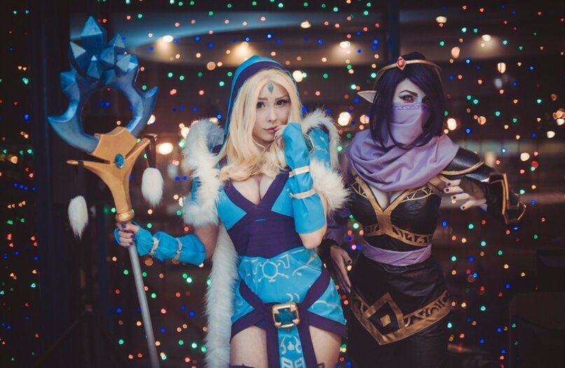 Кристаллка и Темпларка уже на новогодней тусовке