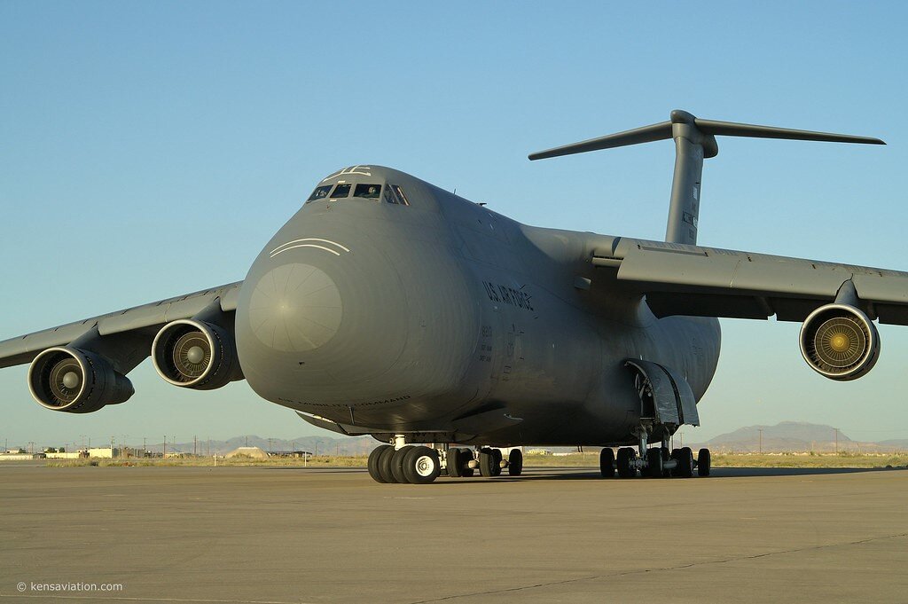 С 5 самолет. С 5 самолет. Lockheed c-5m super galaxy. Локхид с 5 галакси. C-5 galaxy.
