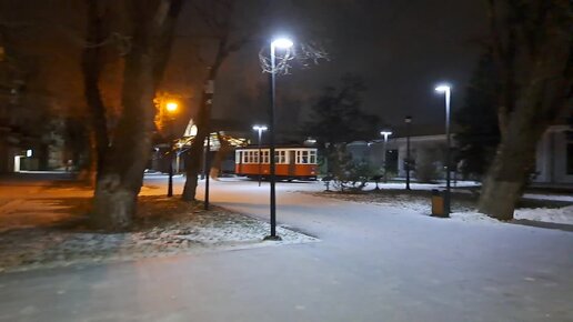 Волгоград ночью, Прогулка по Комсомольскому саду