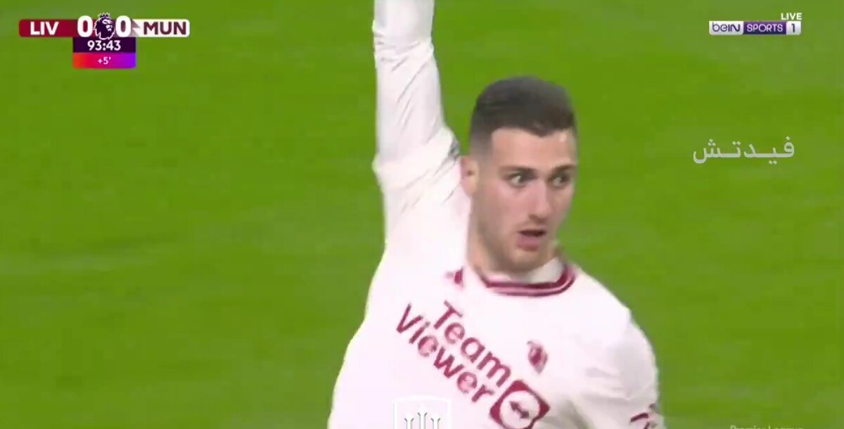 Далот получил, возможно, самую странную красную карточку этого сезона ...