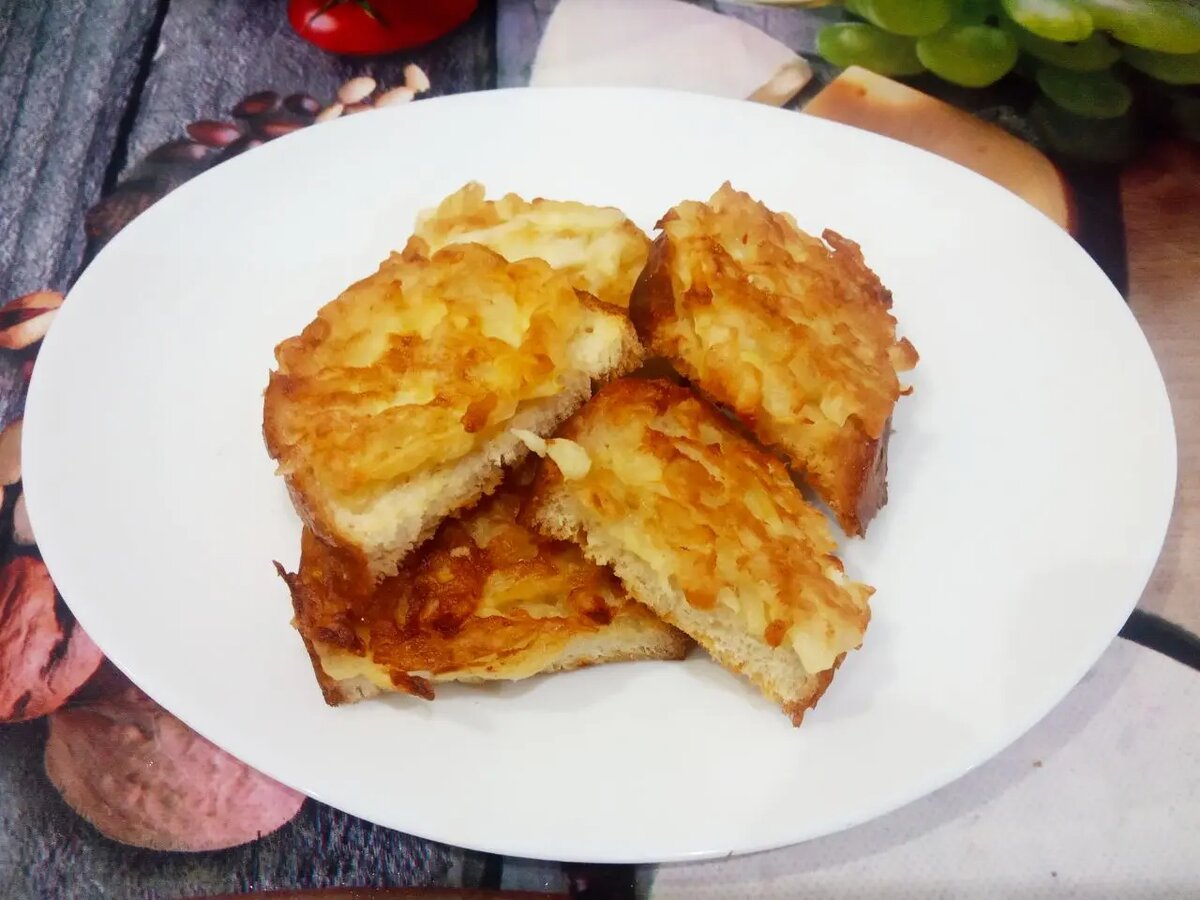 Горячие бутерброды с жареным луком