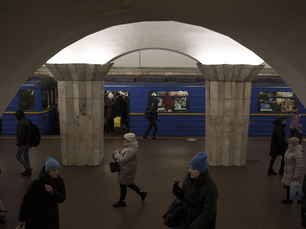 работать в киеве. фотографии метро. конференские работы. работать в киеве. метро площадь независимости киев.