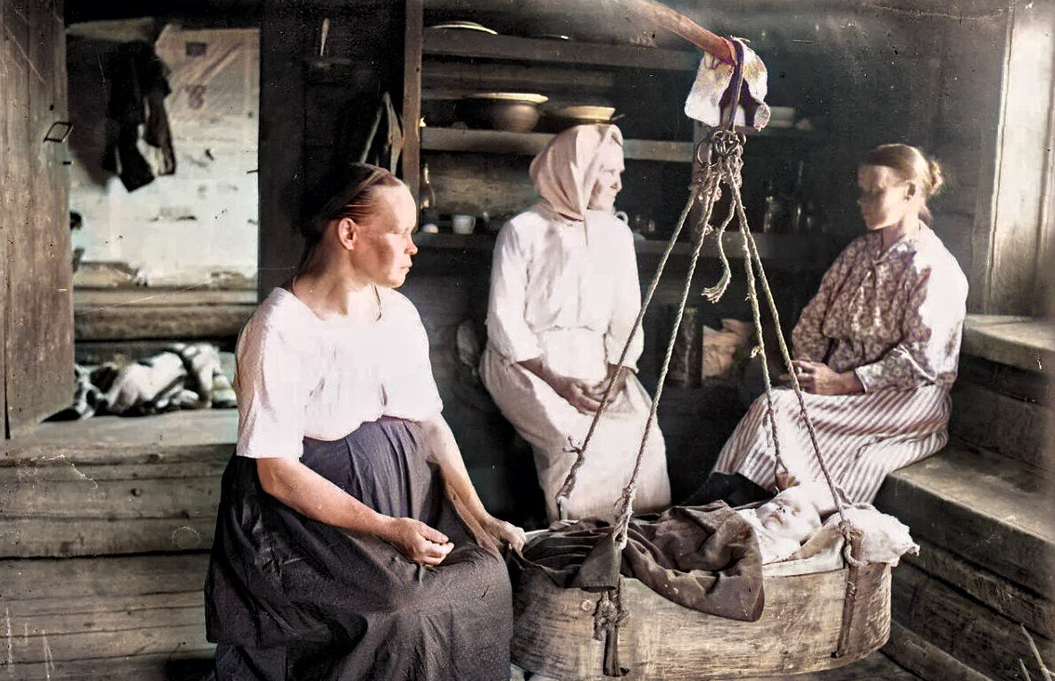 Колыбель трех революций. Фотограф Беликов Александр Антонович 1883 1941. Зыбка колыбель люлька 19 век. Карелы Олонецкого уезда. Крестьяне Архангельской губернии, 1890.