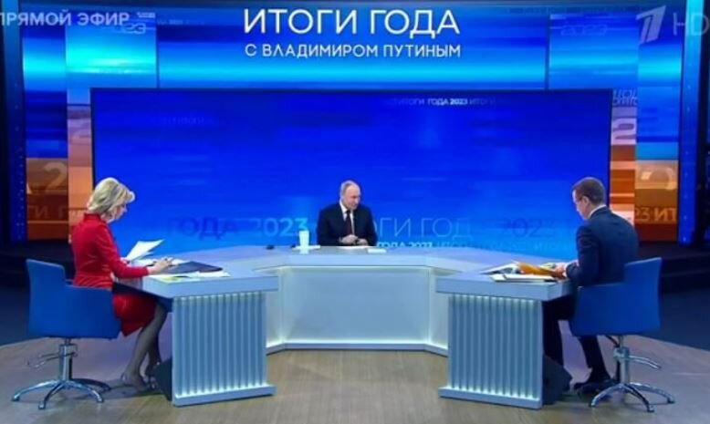 Путин отвечает на вопросы граждан на «Итогах года» (кадр трансляции «Первого канала»)