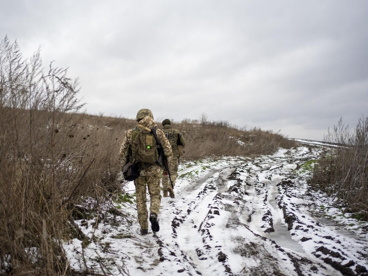    Офицеры Государственной пограничной службы Украины© AP Photo / Hanna Arhirova