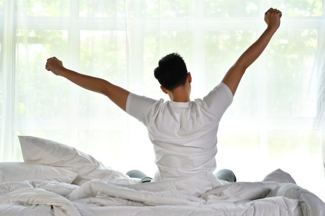    Почему темнеет в глазах, когда встаешь с кровати?