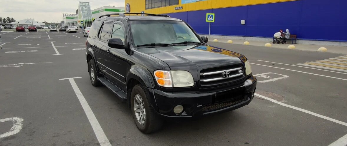 Тойота Секвойя.