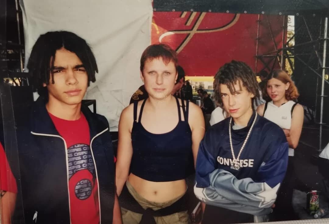 Тимур Юнусов (Тимати) и Децл (Кирилл Толмацкий). В центре девушка, пожелавшая остаться неизвестной