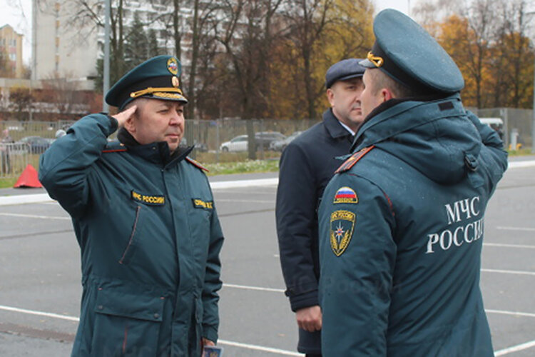 Начальник называет по имени