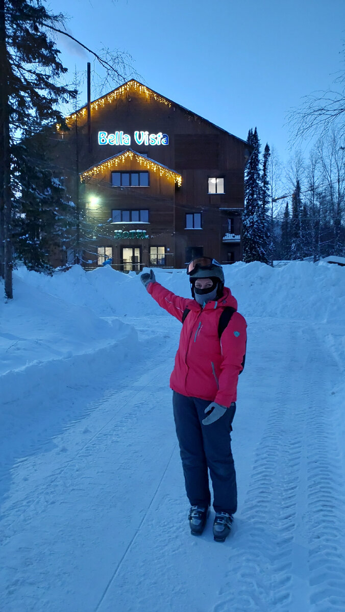 Вход в отель