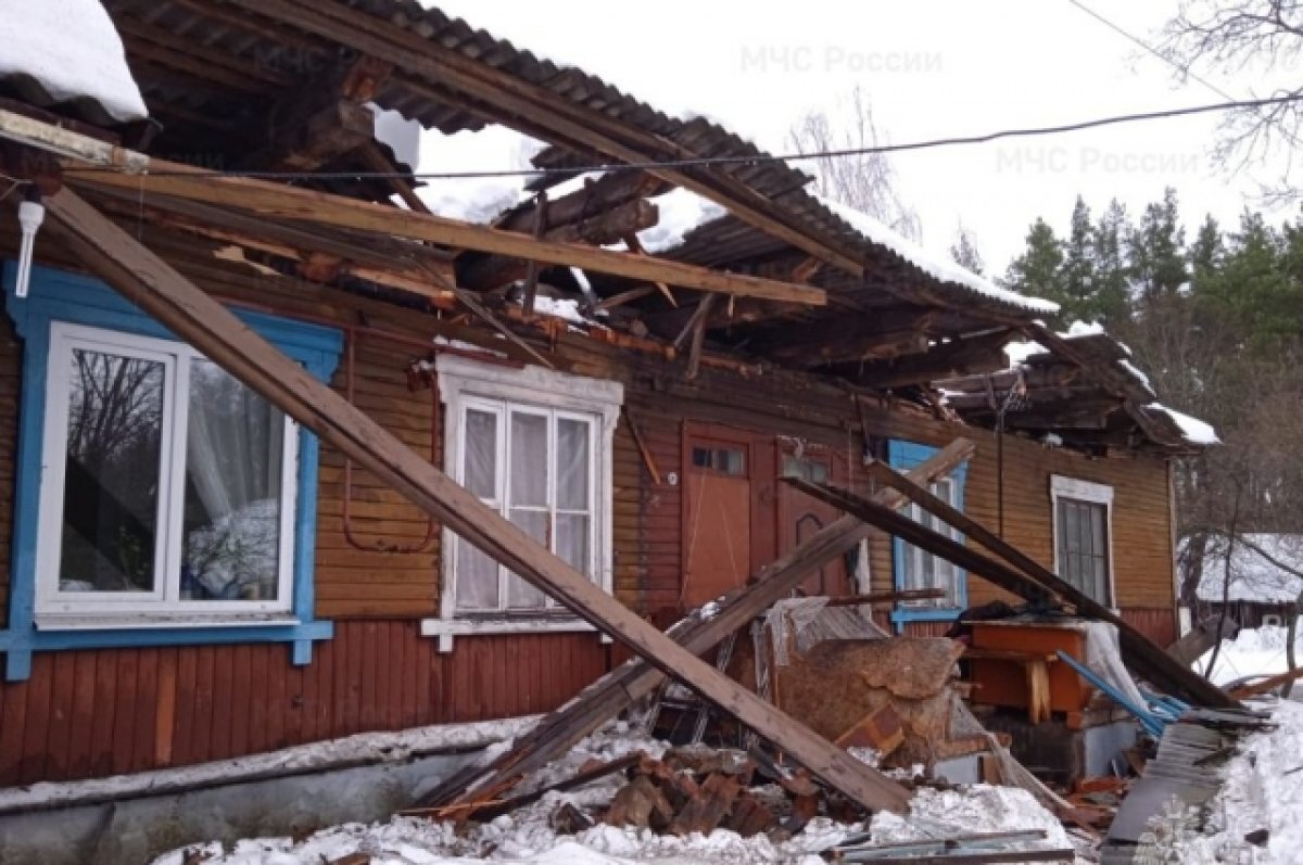    В Злынковском районе Брянщины от снега обрушилась крыша жилого дома