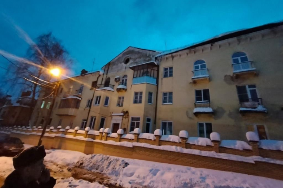    В Калуге под тяжестью снега обрушилась крыша многоквартирного дома